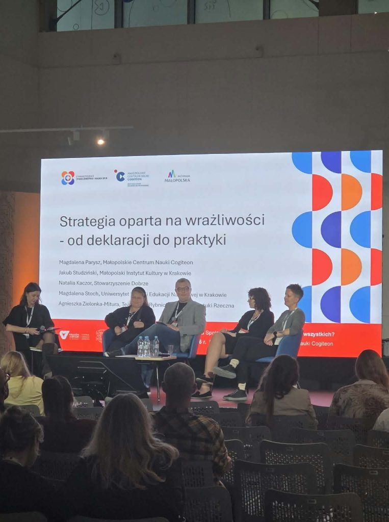 19013f41 60fd 4836 8dbf 32cfb5012f83 e1791327849654 763x1024 Czas – start! Rozpoczęliśmy konferencję Stowarzyszenia Społeczeństwo i Nauka SPIN 2026 pod hasłem „Nauka dla wszystkich?”