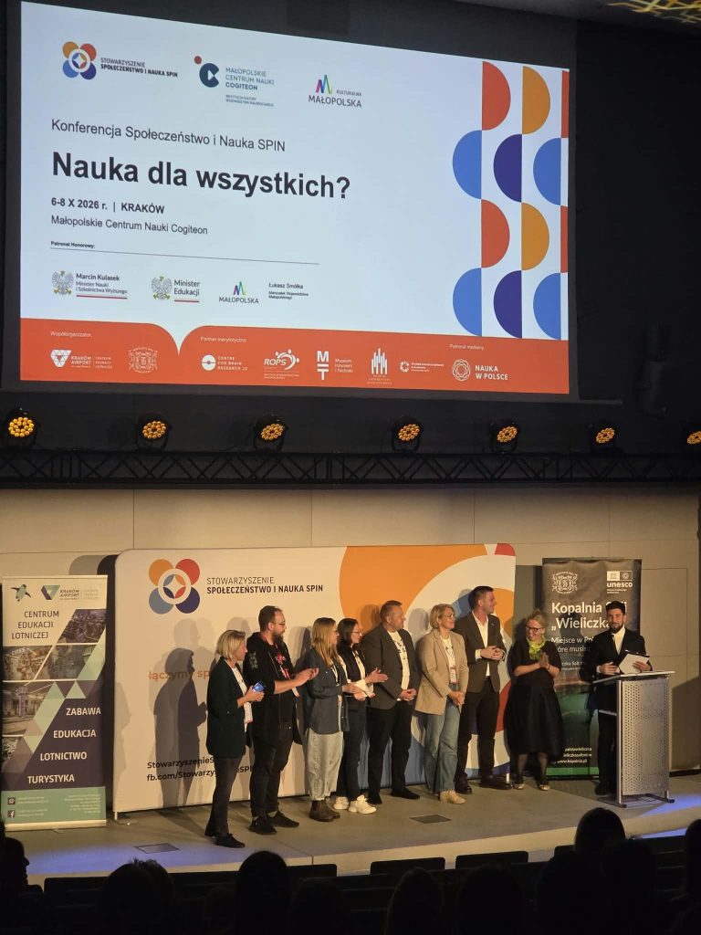 bffba356 3ec4 4f0e 9157 0317ea74e087 768x1024 Znamy gospodarza Konferencji Społeczeństwo i Nauka w 2027 roku!